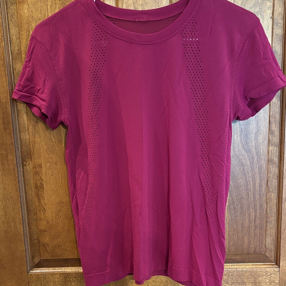 Lululemon Magenta Short Sleeve Tee